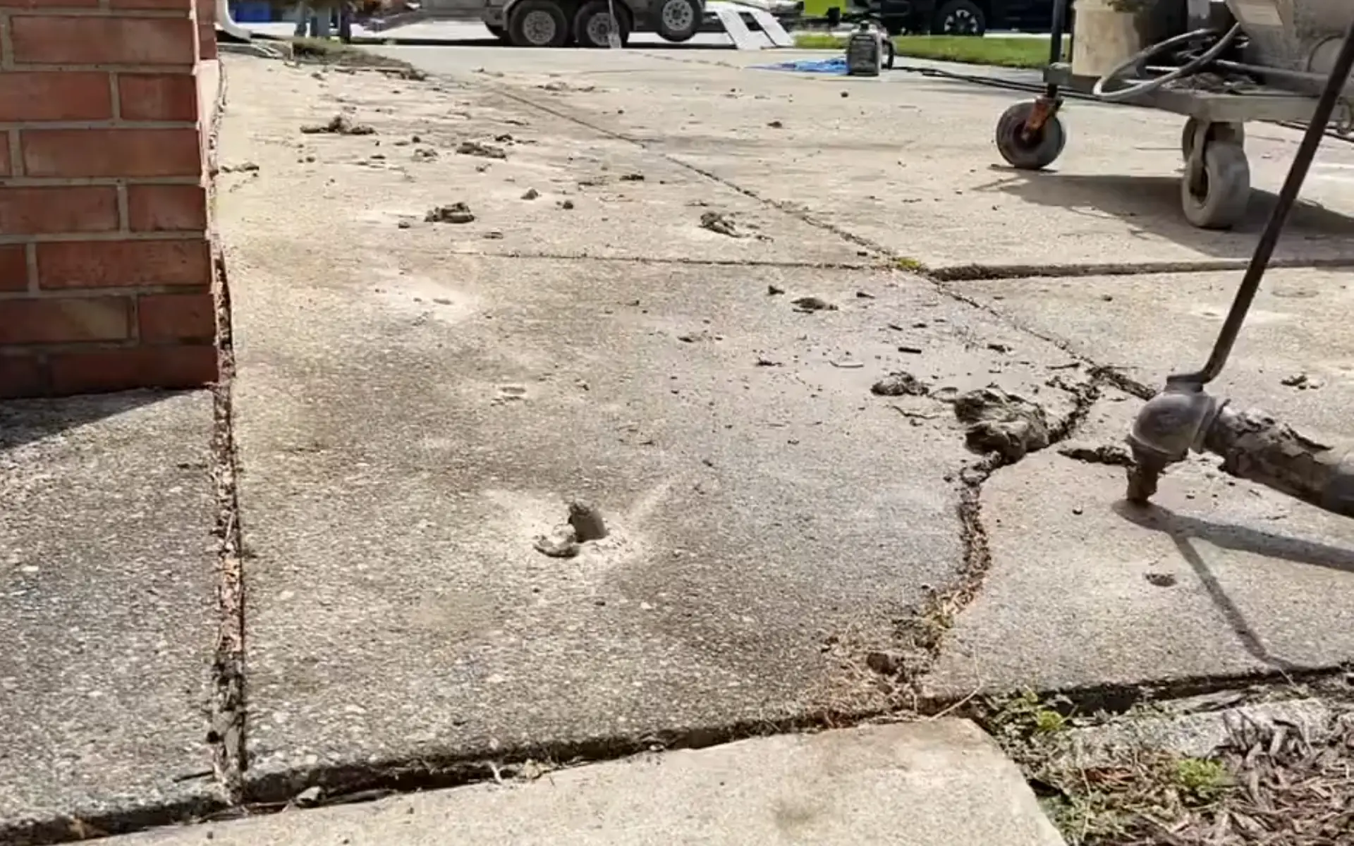 Mudjacking before and after in Pocatello ID, sunken concrete driveway raised through concrete slab lifting